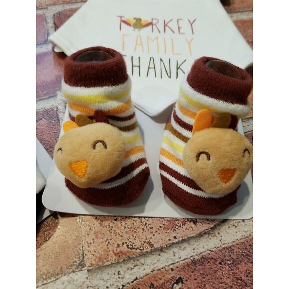 Halloween & Thanksgiving Baby 0-12mon 3 Piece Set Hat Bib Socks Lot of 2 - Picture 5 of 10